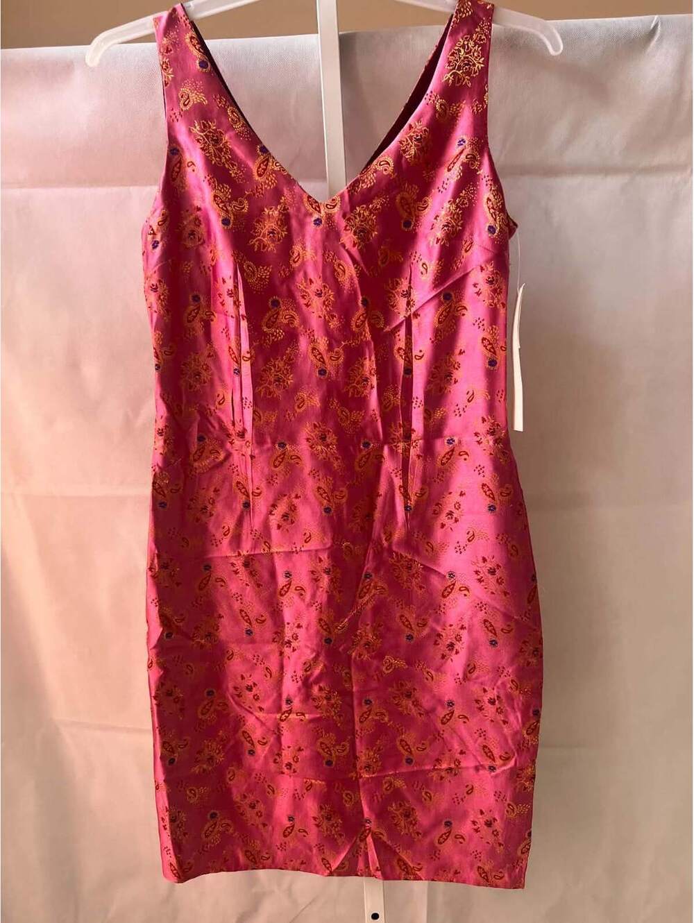 NWT Mica Women's Pink and Gold Brocade Sleeveless V-Neck Dress Size 6